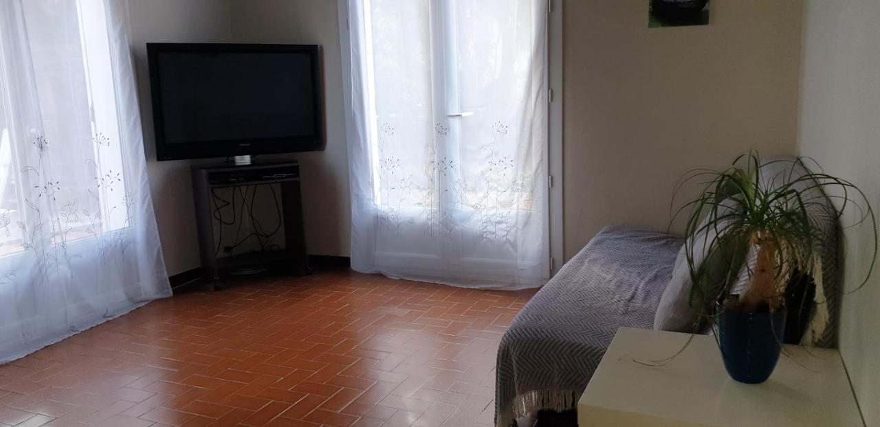 Location Saisonniere Apartment Coursan Exterior foto