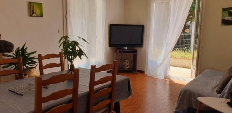 Location Saisonniere Apartment Coursan Exterior foto
