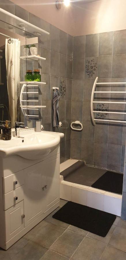 Location Saisonniere Apartment Coursan Exterior foto